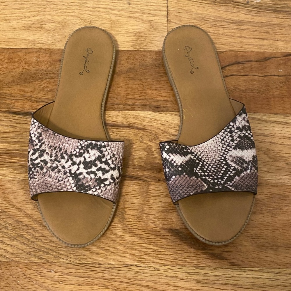 Qupid sandals size 7.5